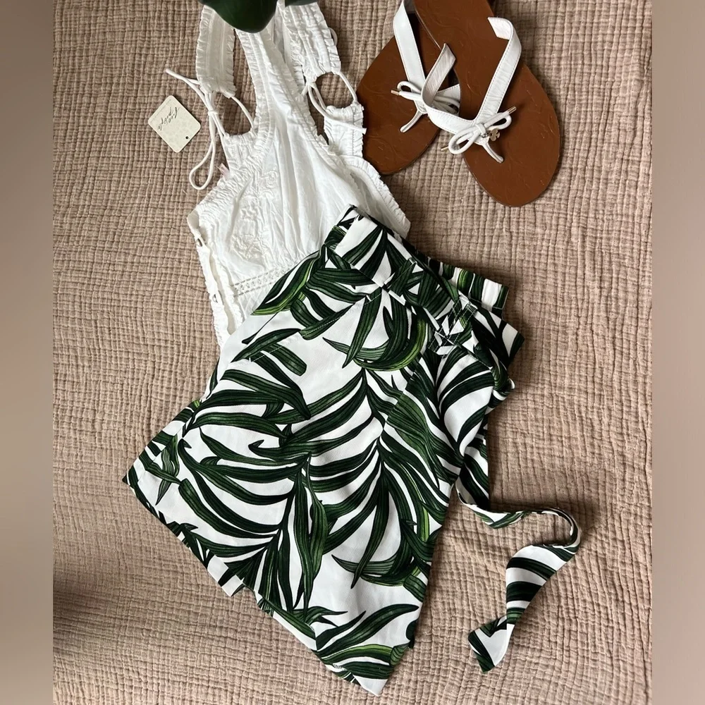 Elaine Rose tropical shorts NWT , Size L